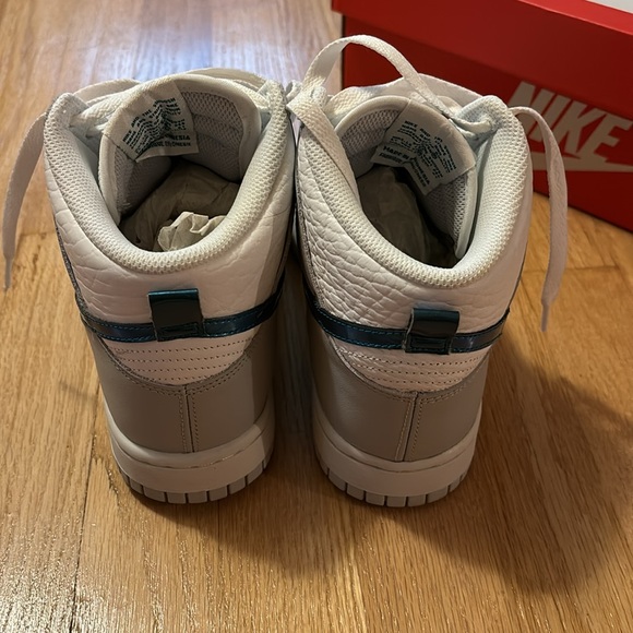 Nike Dunk High - Picture 6 of 9